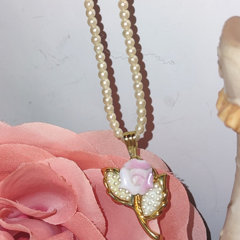 Avon Pearl Bead Necklace with Pink & White Pearly Rose Pendant